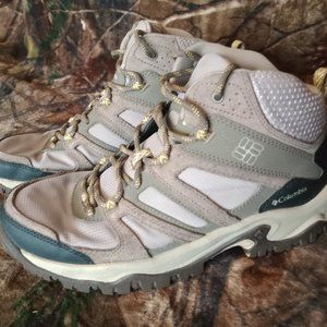 Columbia Women's Hiking Boots - Size 10 - with OmniGrip